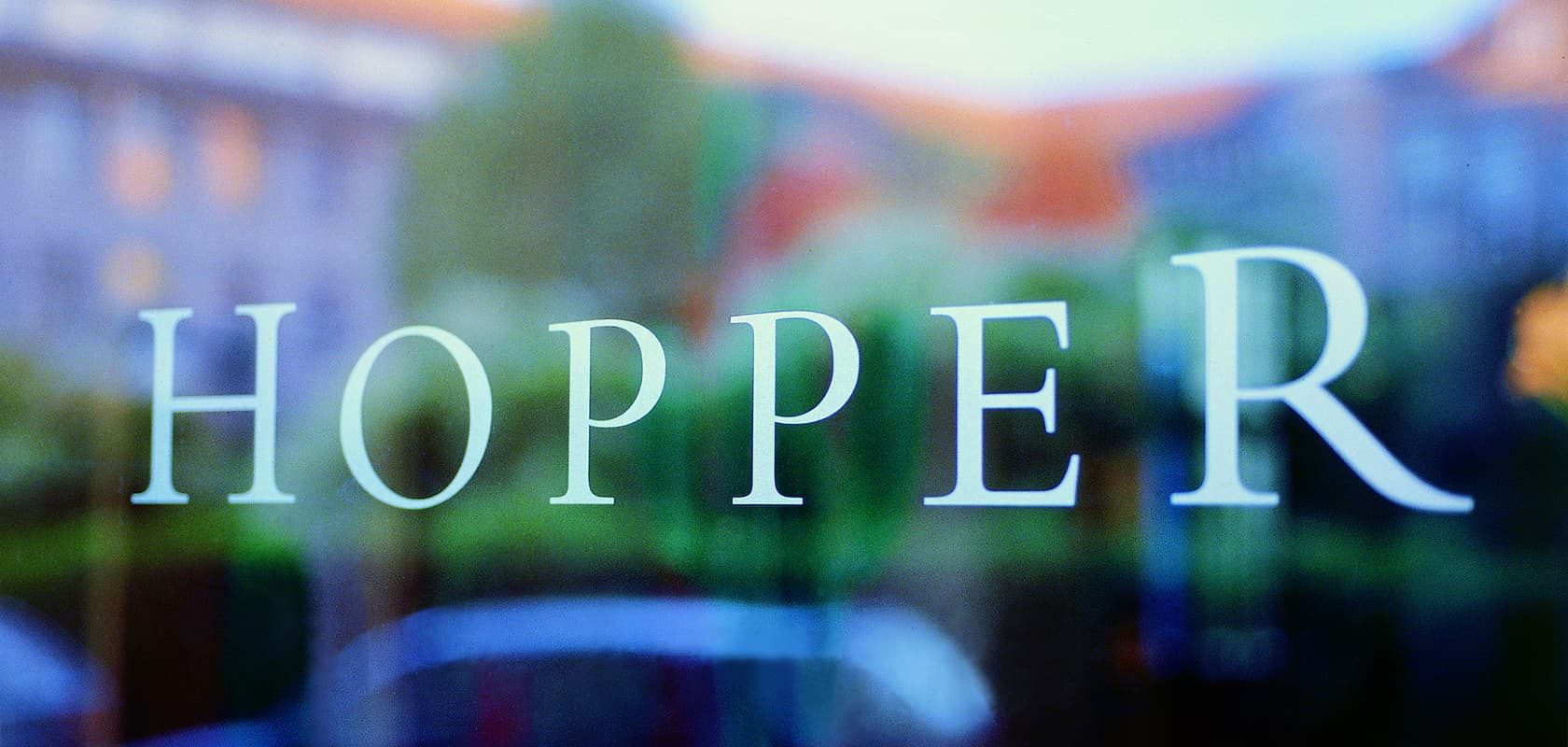 H2_HA_Schrift_auf_Glas_retuschiert_CMYK_bearbeitet_1680x800_komp