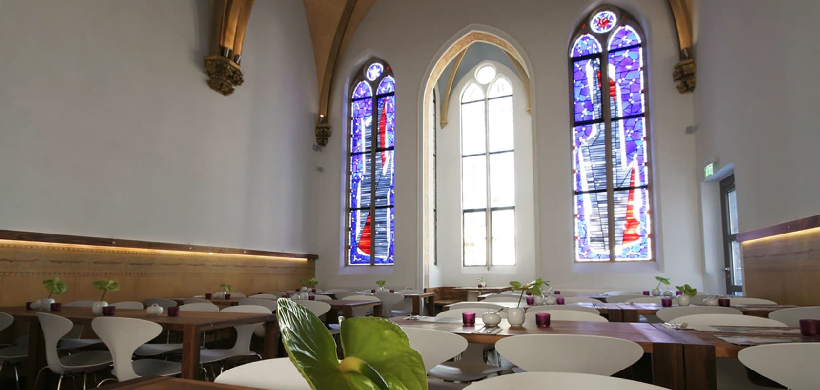 H3_Gastronomie_1_Restaurant_Fensterfront_web_RGB_1680x800_komp