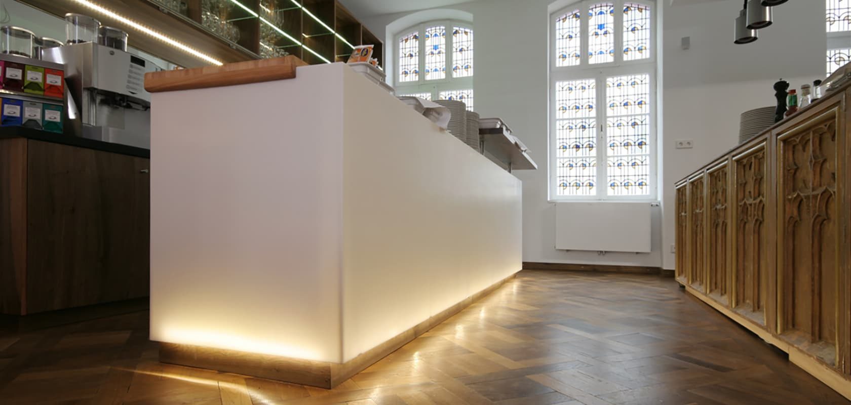 H3_Gastronomie_4_Lichttheke_web_RGB_1690x800_komp