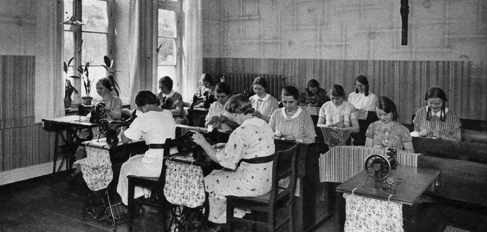 H3_Historisch_Gruenderzeit_4_Naehschule_web_RGB_1680x800_DT_komp